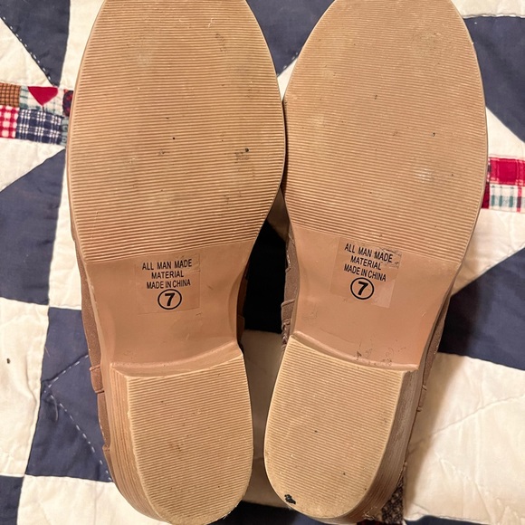 Soda Chance Perforated Cut Out Stacked Block Heel Ankle Booties Shoes Sz 7 - Picture 3 of 4